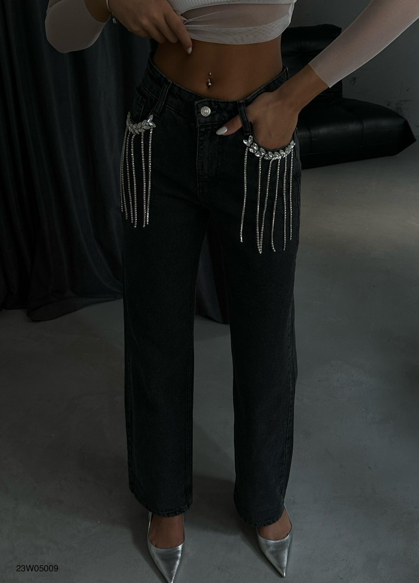 PANTALON DENIM OSCURO DETALLE PIEDRAS